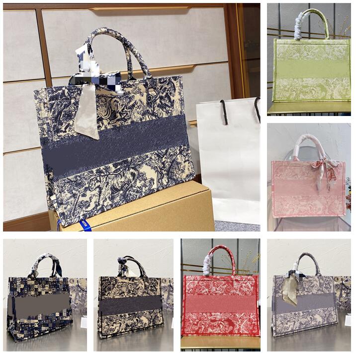 Designer Luxury Quality Oblique Canvas Monogramed Book Tote Cream Black Jacquard Womens Bag Printed Shopping Bags Women Fashion Leather Saddle bags, 36
Designer Luxury Quality Oblique Canvas Monogramed Book Tote Cream Black Jacquard Womens Bag Printed Shopping Bags Women Fashion Leather Saddle bags, 36