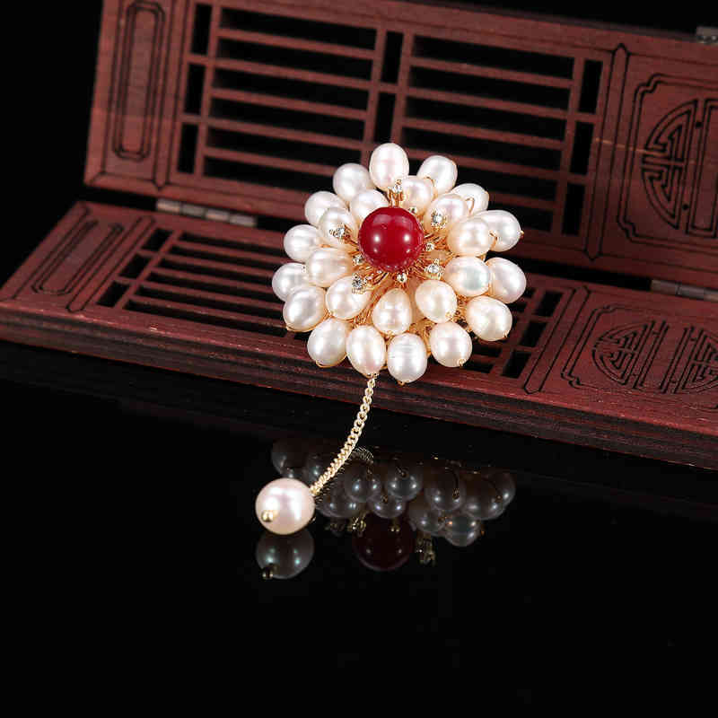 Creative Versatile Red Agate Small Brooch Natural Pearl Flower Design Atmospheric High-grade