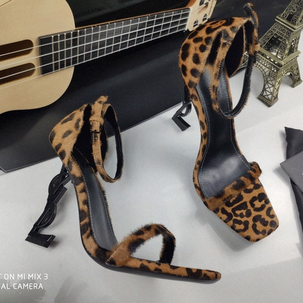 2021 fashion Dress shoes ladies high heels exquisite and comfortable strap women letters short boots leather material size 35-42 H5Vg#, Black
2021 fashion Dress shoes ladies high heels exquisite and comfortable strap women letters short boots leather material size 35-42 H5Vg#, Black
