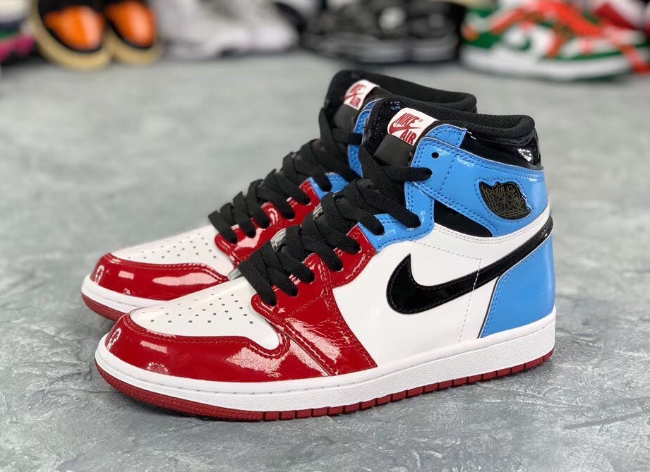 Air Jordan 1 Mens Womens basketball shoes 1s University Blue silver royal toe black metallic gold mid smoke grey UNC Patent men women Sneake
Air Jordan 1 Mens Womens basketball shoes 1s University Blue silver royal toe black metallic gold mid smoke grey UNC Patent men women Sneake