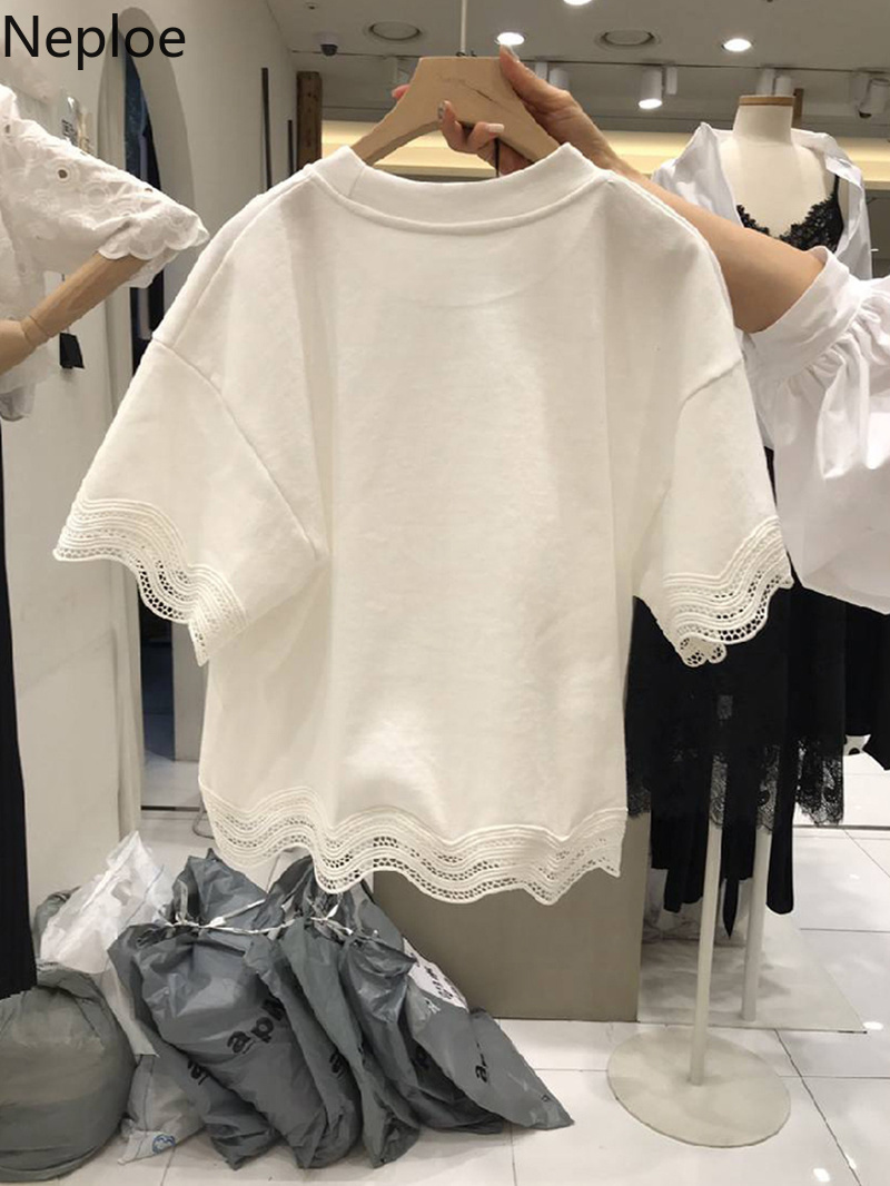 Neploe Korean Chic T Shirts Summer Temperament White Shirt O-neck Hollow Out Lace Patchwork Tops Ropa Para Mujeres De Moda 210422