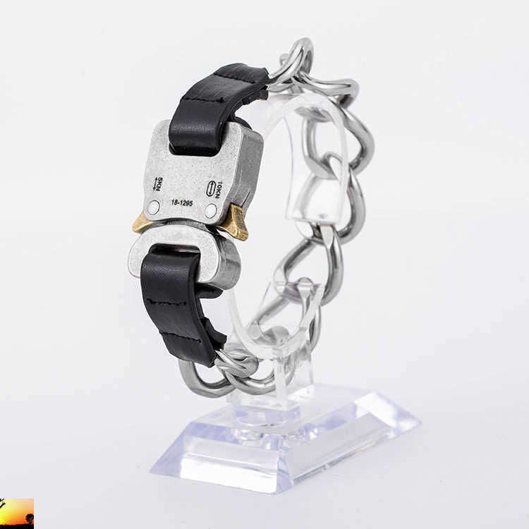 Alyx Bracelet Metallic Embossed Chain Safety Clasp Hip Hop Street Motorcycle Safety Chain Bracelet Spot Wholesale Q0717
Alyx Bracelet Metallic Embossed Chain Safety Clasp Hip Hop Street Motorcycle Safety Chain Bracelet Spot Wholesale Q0717