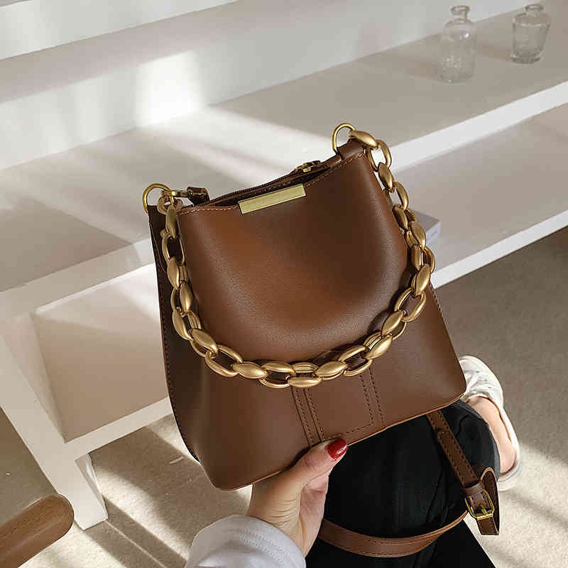 Bags Baroness fashion bag large capacity 2021 autumn and winter women's bucket Single Shoulder Messenger Bag, Black
Bags Baroness fashion bag large capacity 2021 autumn and winter women's bucket Single Shoulder Messenger Bag, Black