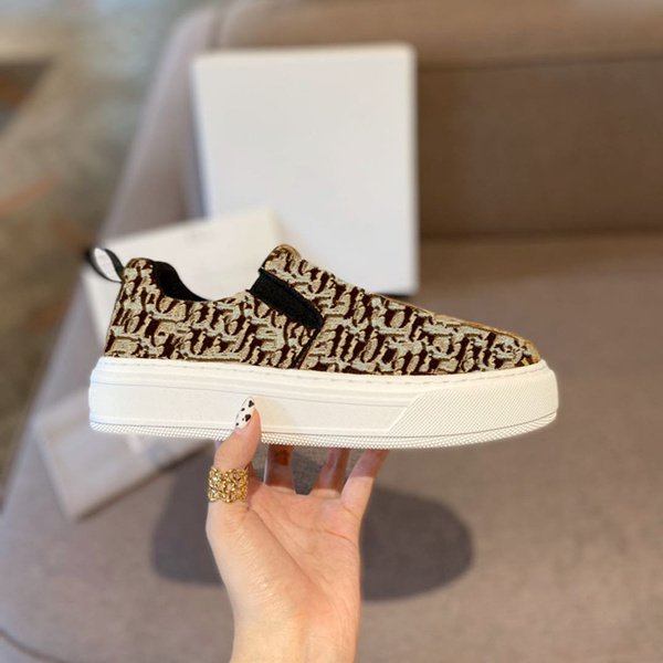 Women Luxurys Designers Shoe Bronze/Burgundy/Dark Blue Oblique Embroidered Velvet casual shoes Textured rubber sole SOLAR SLIP-ON SNEAKER, 01
Women Luxurys Designers Shoe Bronze/Burgundy/Dark Blue Oblique Embroidered Velvet casual shoes Textured rubber sole SOLAR SLIP-ON SNEAKER, 01