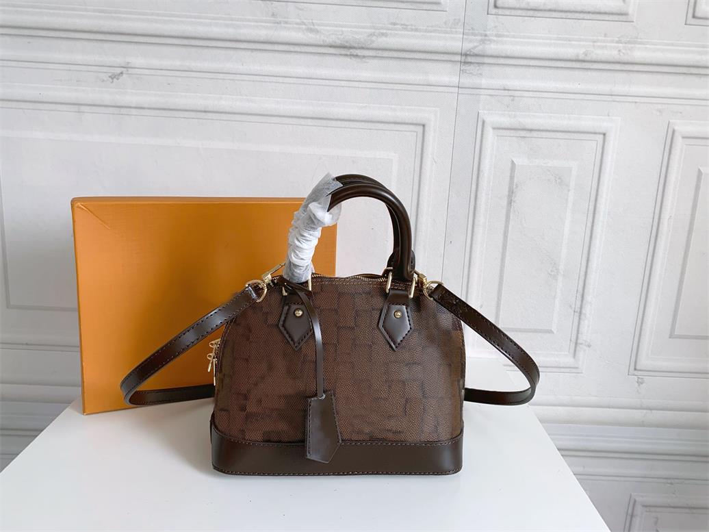 Luxury designer Top Quality Fashion Women Shoulder Bags Chain Messenger Bag Leather Handbags Shell Wallet Purse Ladies
Luxury designer Top Quality Fashion Women Shoulder Bags Chain Messenger Bag Leather Handbags Shell Wallet Purse Ladies