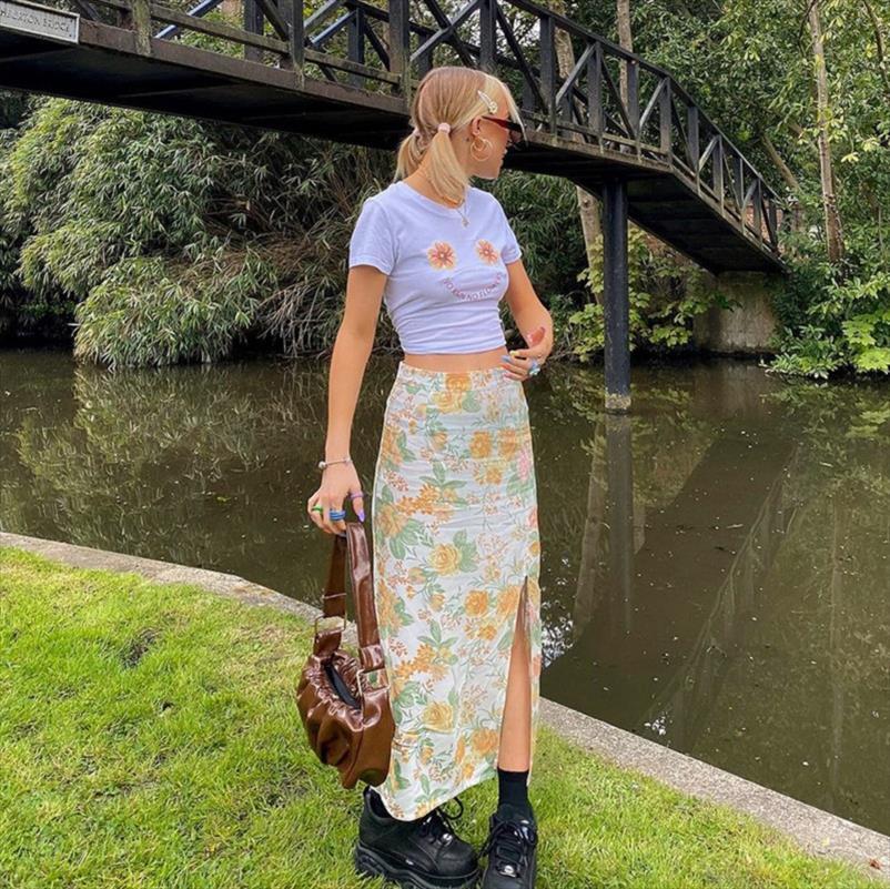 y2k vintage floral print slit womens skirt hem maxi streetwear high waist straight long pattern fairy core 90s, Black
y2k vintage floral print slit womens skirt hem maxi streetwear high waist straight long pattern fairy core 90s, Black