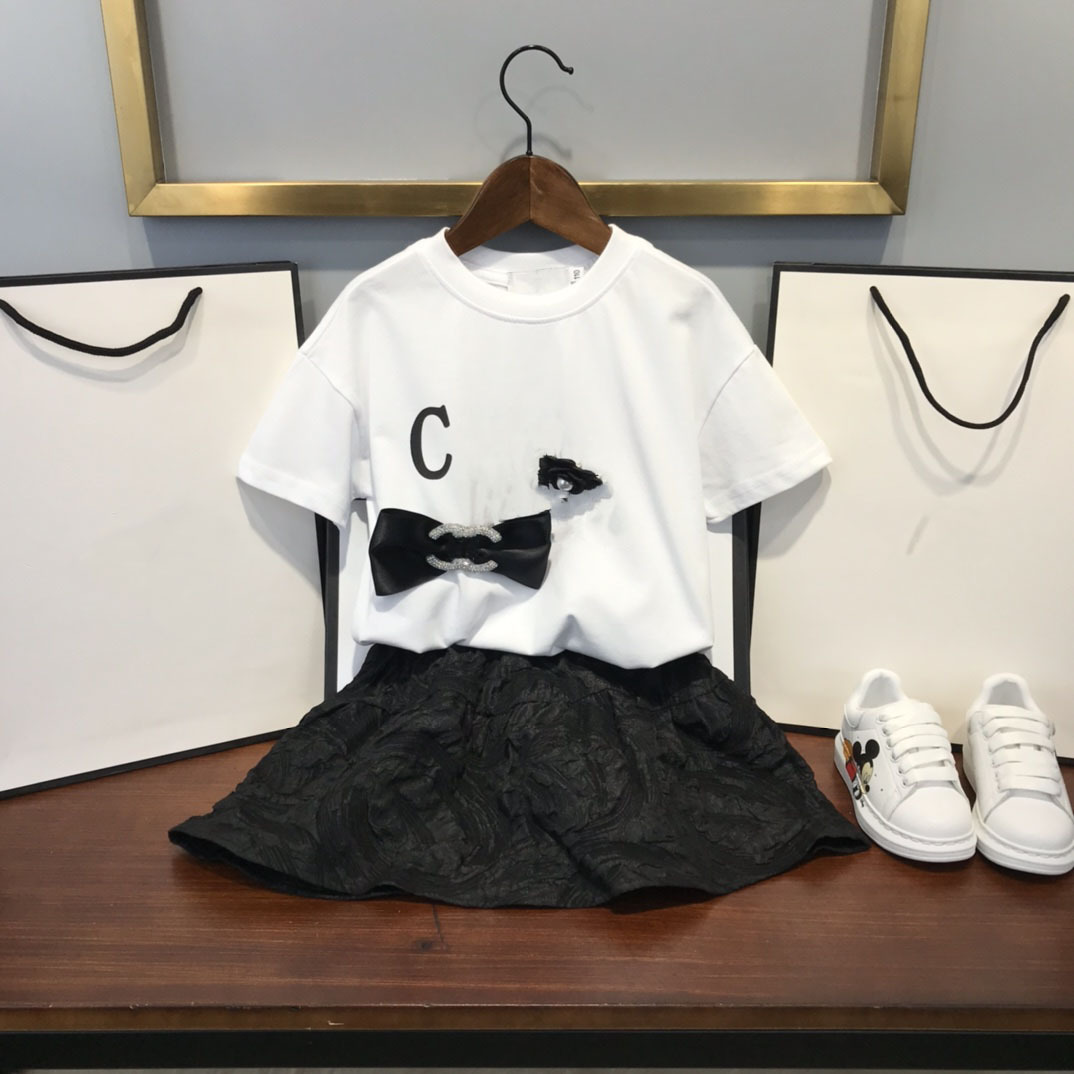 Latest Set skirt grils dress chan Baby Clothes wholesale Designers Clothing Kid cotton T-shirt black dresses two-piece Diamond bow corsage, White 
Latest Set skirt grils dress chan Baby Clothes wholesale Designers Clothing Kid cotton T-shirt black dresses two-piece Diamond bow corsage, White
