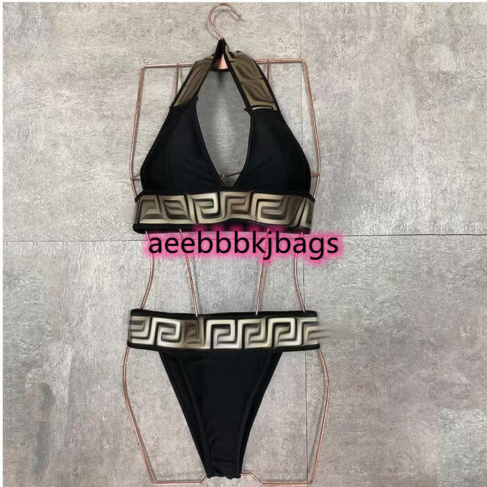 Sexy Ladies Beach Swimwears Diamond Letter Chain Bikinis Designer Split Style Swimsuits Sports Swimwear For Swimming
Sexy Ladies Beach Swimwears Diamond Letter Chain Bikinis Designer Split Style Swimsuits Sports Swimwear For Swimming