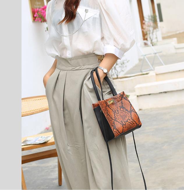 Genuine Leather 2021 New Women Designer Bags Handbags Famous Brands Fashion Designer Large Capacity Ladies Shoulder Diagonal Bag 540, White
Genuine Leather 2021 New Women Designer Bags Handbags Famous Brands Fashion Designer Large Capacity Ladies Shoulder Diagonal Bag 540, White