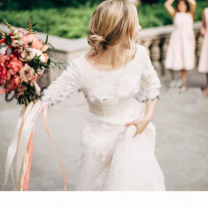 Vintage Country Style A Line Wedding Dress Bridal Gowns 3/4 Sleeves Scoop Neck Lace Applique Covered Buttons Tulle Sweep Train Formal Dresses vestido 