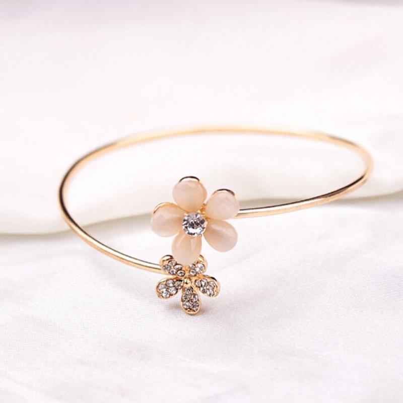 Bangle Fashion Sweet Opal Daisy Bracelet For Women Adjustable Crystal Double Flower Opening Lovely Gold Plant Gift
Bangle Fashion Sweet Opal Daisy Bracelet For Women Adjustable Crystal Double Flower Opening Lovely Gold Plant Gift