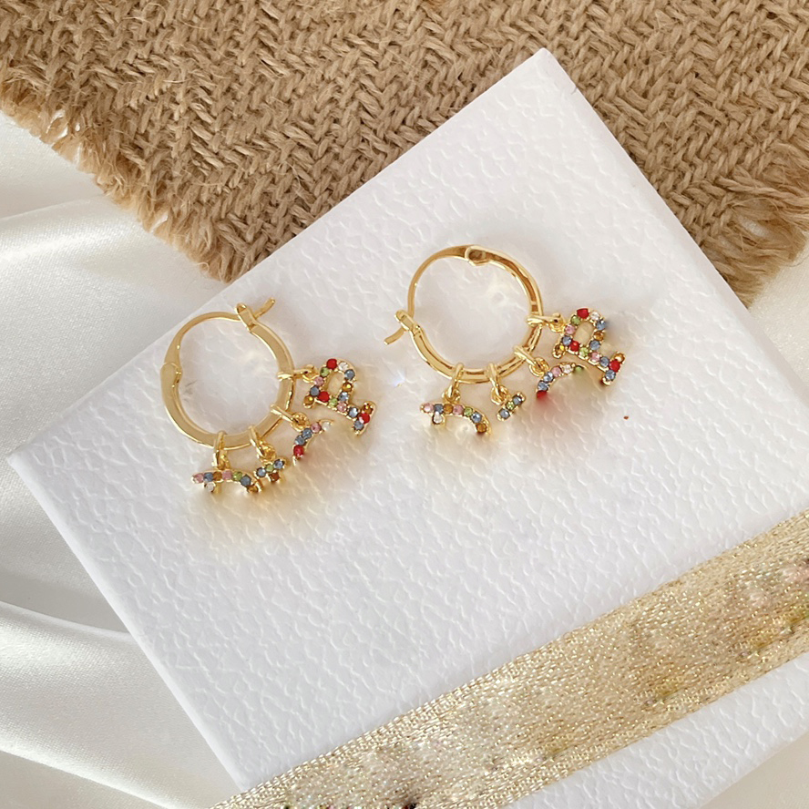 L-D45 Stud Designer Earrings Luxury High Quality Logo Color diamond letter Studs 925 silver needle With Box, Golden;silver
L-D45 Stud Designer Earrings Luxury High Quality Logo Color diamond letter Studs 925 silver needle With Box, Golden;silver
