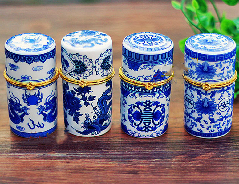 Small Blue and White Porcelain Decorative Jewellery Boxes Gift Coin Storage Case Natural Ceramic Chinese Toothpick Holder
Small Blue and White Porcelain Decorative Jewellery Boxes Gift Coin Storage Case Natural Ceramic Chinese Toothpick Holder
