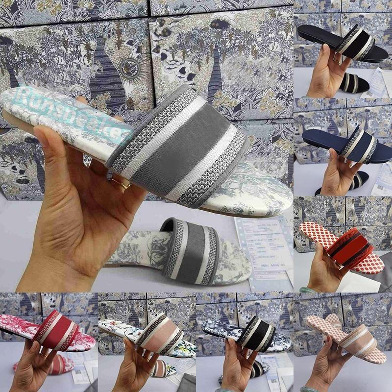 2021 Women Platform Sandals Classic Fashion Designers Slides Low Heels Floral Brocade Flip Flops Rubber Loafers Trend Sliders Ladies Slippers 35-41, 12
2021 Women Platform Sandals Classic Fashion Designers Slides Low Heels Floral Brocade Flip Flops Rubber Loafers Trend Sliders Ladies Slippers 35-41, 12