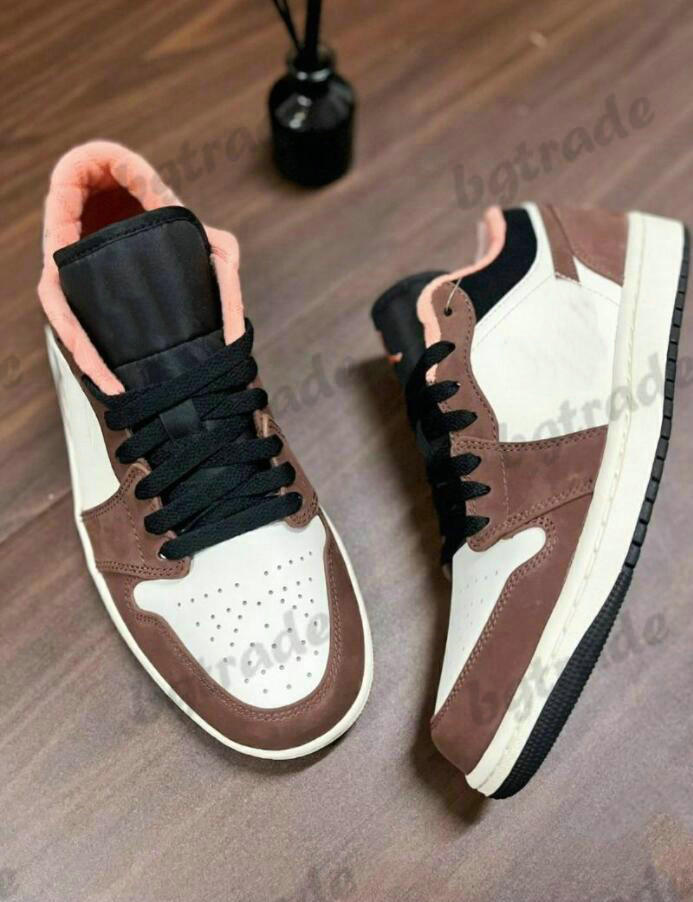 1 Low Mocha Brown Mens Basketball Shoes 1s Light Chocolate Pink Black Sail Crimson Bliss Trainer Womens Sports Sneakers
1 Low Mocha Brown Mens Basketball Shoes 1s Light Chocolate Pink Black Sail Crimson Bliss Trainer Womens Sports Sneakers