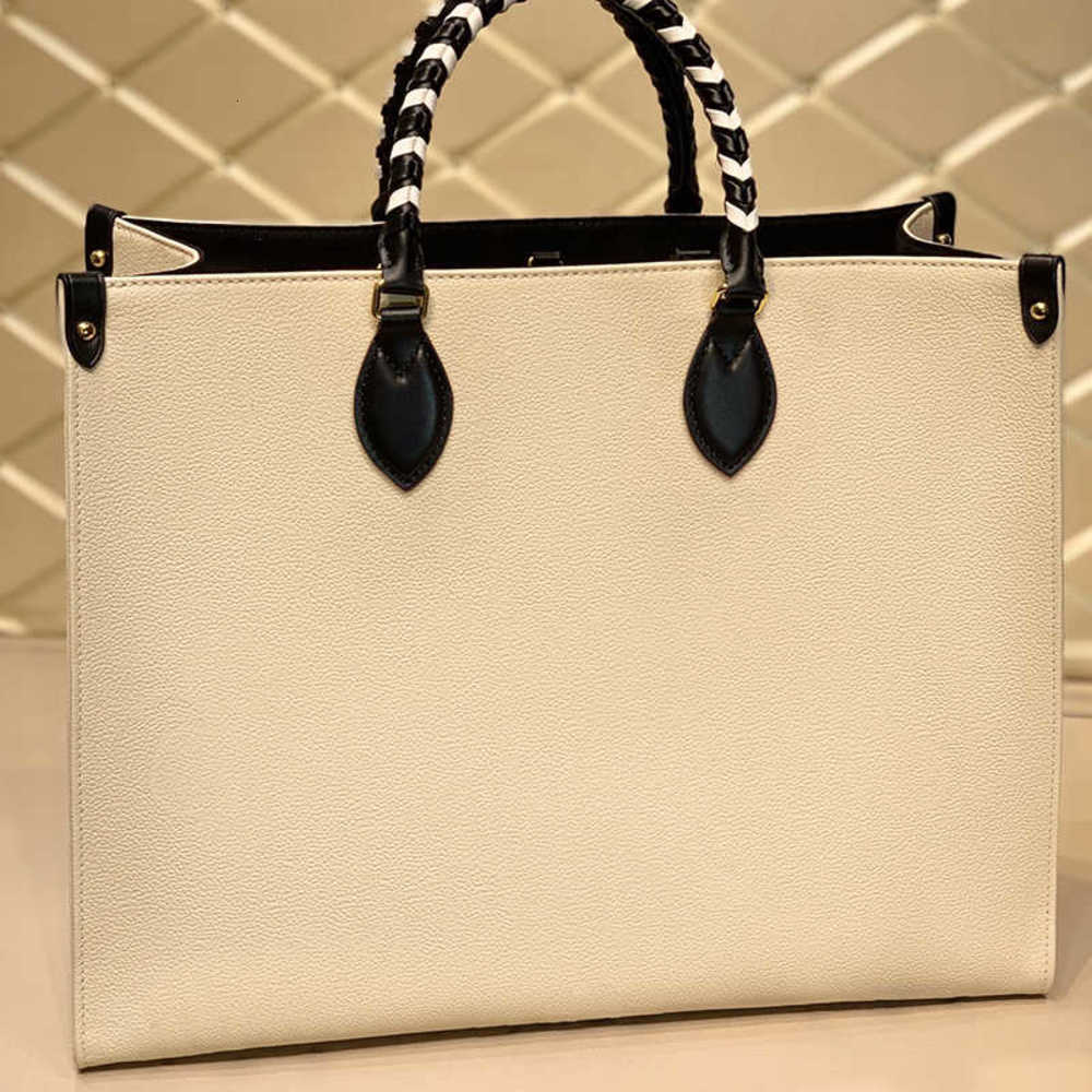 7A+Designers new style 45372 Large handbags are classic in embossed leather loulou bag The double handle Microfiber lining The atmosphere fashion bags
7A+Designers new style 45372 Large handbags are classic in embossed leather loulou bag The double handle Microfiber lining The atmosphere fashion bags