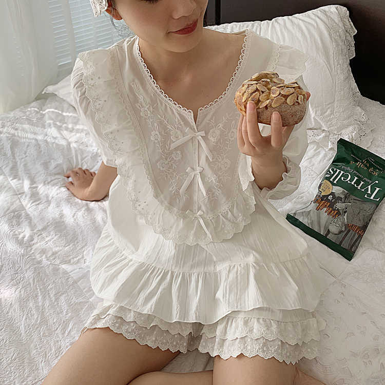 2 Colors Women's Lolita Princess Pajama Sets.Embroidered Flowers Tops+Shorts.Vintage Ladies Lace Pyjamas set.Sleep Loungewear 210924