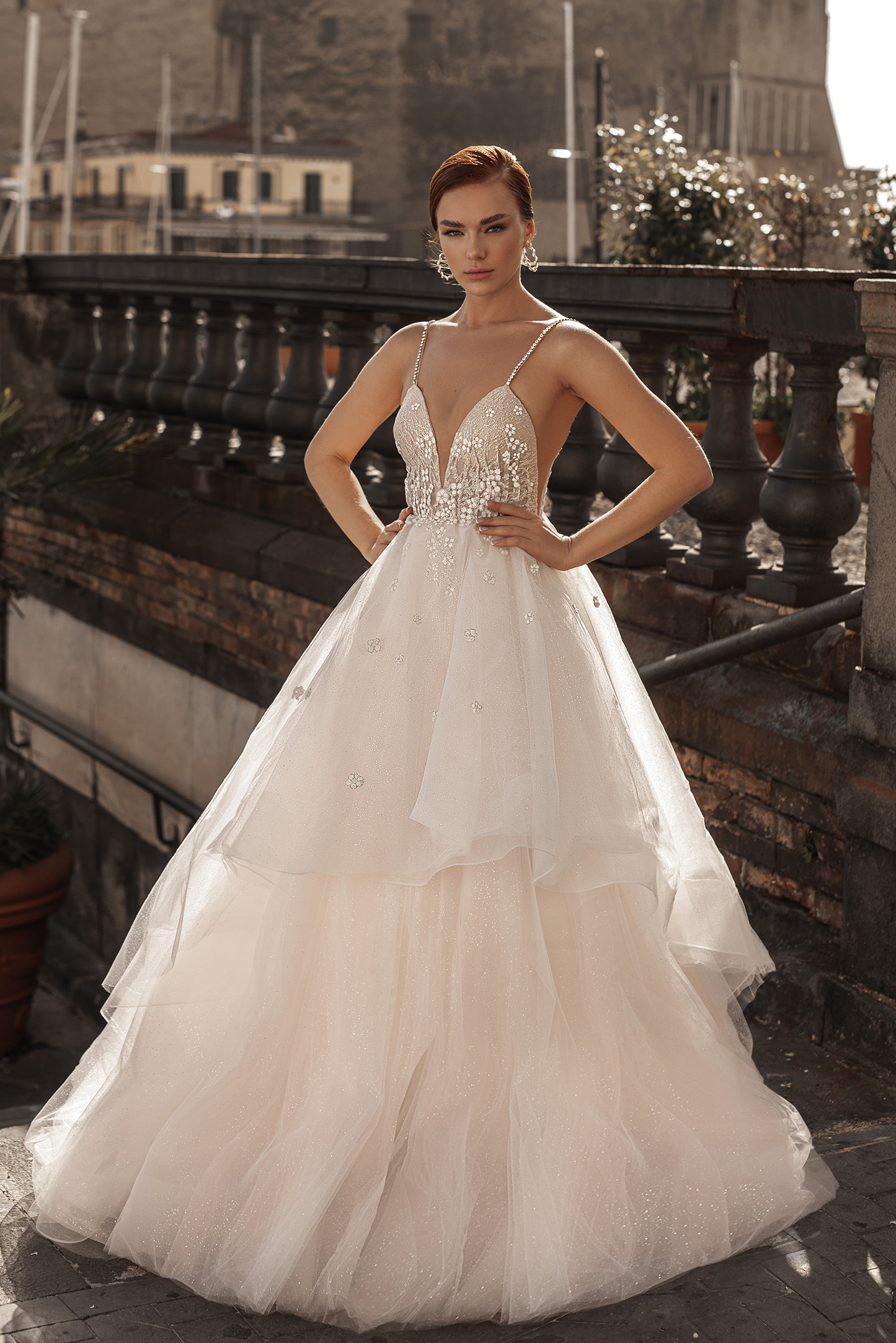 Katherine Joyce 2021 A Line Wedding Dresses Bridal Gowns Plus Size Backless Crystal Applique Beads Spaghetti Neck Vestios De Novia