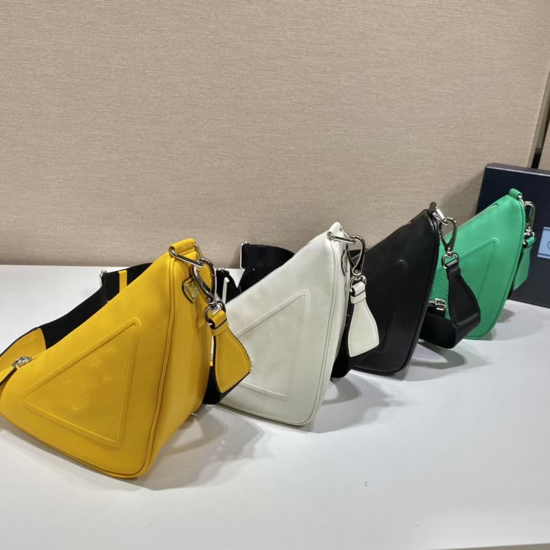 The New 2022 Slanted Cross-bag Has The Most Beautiful Appearance The New Small Triangle Bag Is Simple Creative and Attractive
The New 2022 Slanted Cross-bag Has The Most Beautiful Appearance The New Small Triangle Bag Is Simple Creative and Attractive