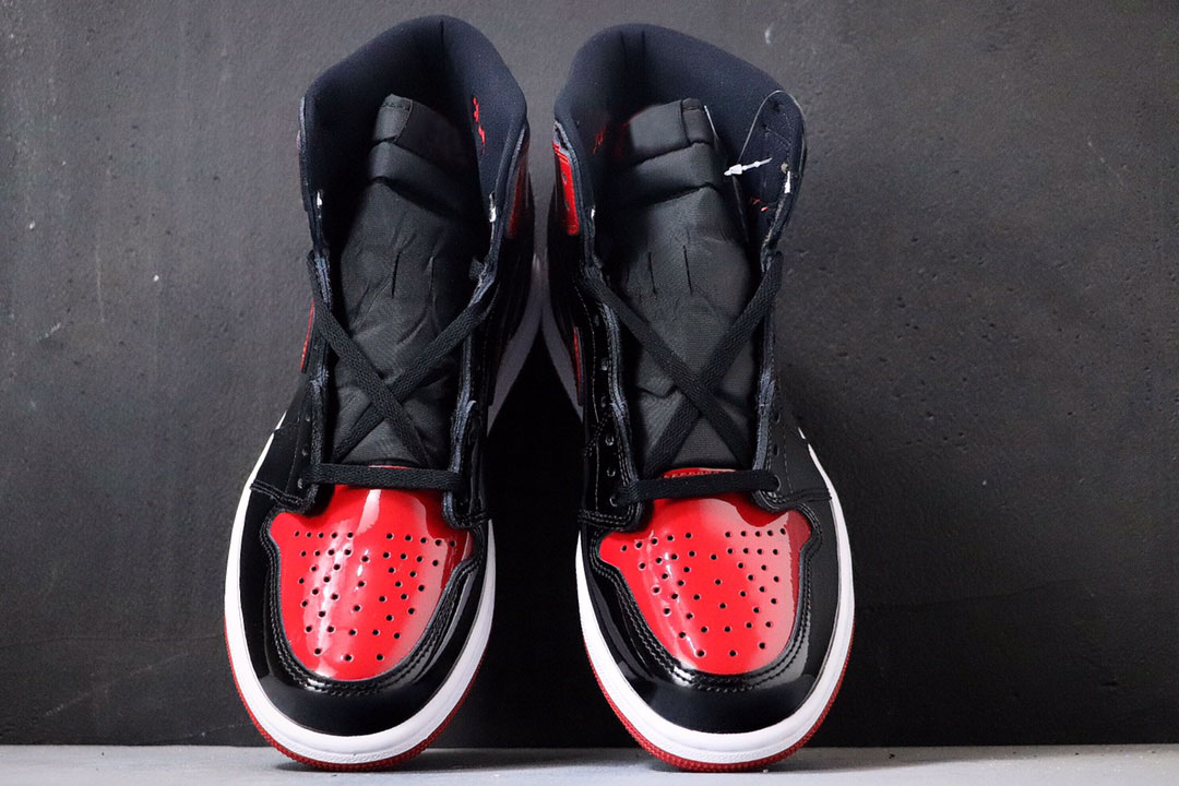 Classical 1s High OG Bred Patent leather Shoes Men basketball Sneaker Red Black Jumpman 1 Sneakers Rubber Sole Sports Outdoor Trainers Size 40-46, Color6
Classical 1s High OG Bred Patent leather Shoes Men basketball Sneaker Red Black Jumpman 1 Sneakers Rubber Sole Sports Outdoor Trainers Size 40-46, Color6