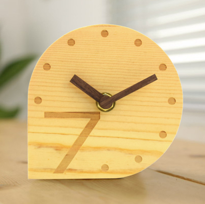 The latest table clocks, creative solid wood alarm clock, stylish wooden needles, silent small logs, many styles to choose from