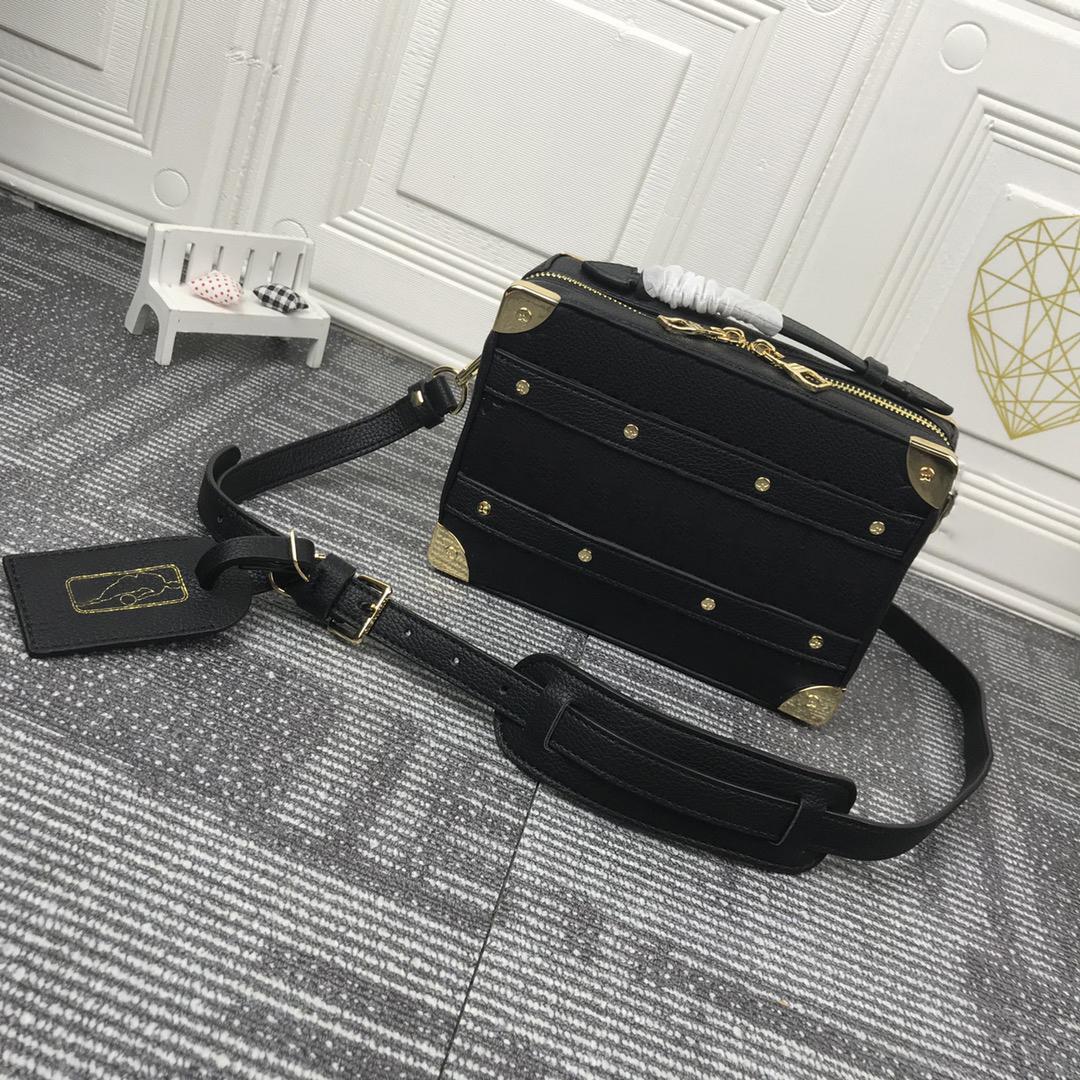 M45785 M57971 Italy Luxury designer HANDLE TRUNK Messenger bags MEN shoulder bags luxurys designers business BAGS fashion shopping bag Size:21.5 x 15 x 7cm, Have dust bag
M45785 M57971 Italy Luxury designer HANDLE TRUNK Messenger bags MEN shoulder bags luxurys designers business BAGS fashion shopping bag Size:21.5 x 15 x 7cm, Have dust bag