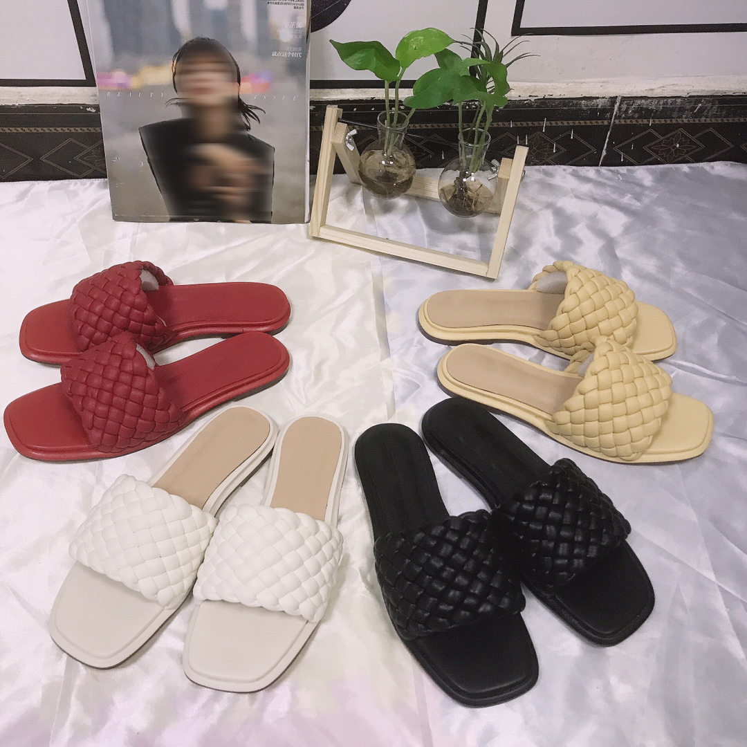 Women Slippers Luxury Designer Sliders Leather Rhombus Pattern Summer Sandals Womens Shoes Size 35-43 With Box XX-0251, Black
Women Slippers Luxury Designer Sliders Leather Rhombus Pattern Summer Sandals Womens Shoes Size 35-43 With Box XX-0251, Black