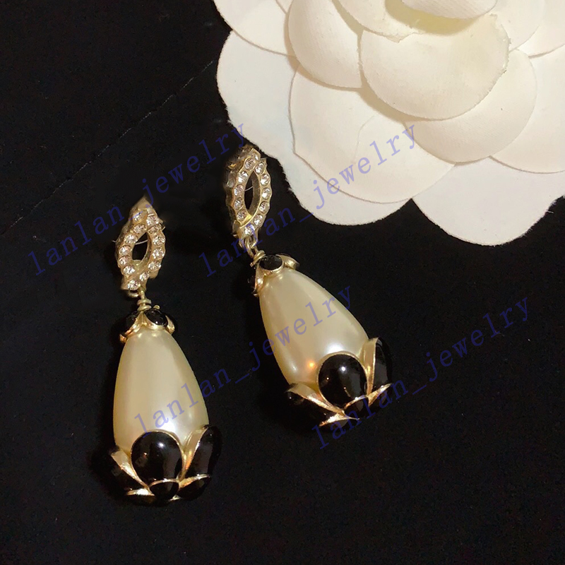 2021 Designer Stud Classic Letter Logo Petal Water Drop Earrings Brass Material 925 Silver Needle L0-C42
2021 Designer Stud Classic Letter Logo Petal Water Drop Earrings Brass Material 925 Silver Needle L0-C42