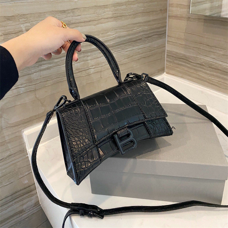Hand Bags Women's Hourglass 2021 Crocodile Leather Cowhide Graffiti hand bag One Shoulder Messenger Bag
Hand Bags Women's Hourglass 2021 Crocodile Leather Cowhide Graffiti hand bag One Shoulder Messenger Bag