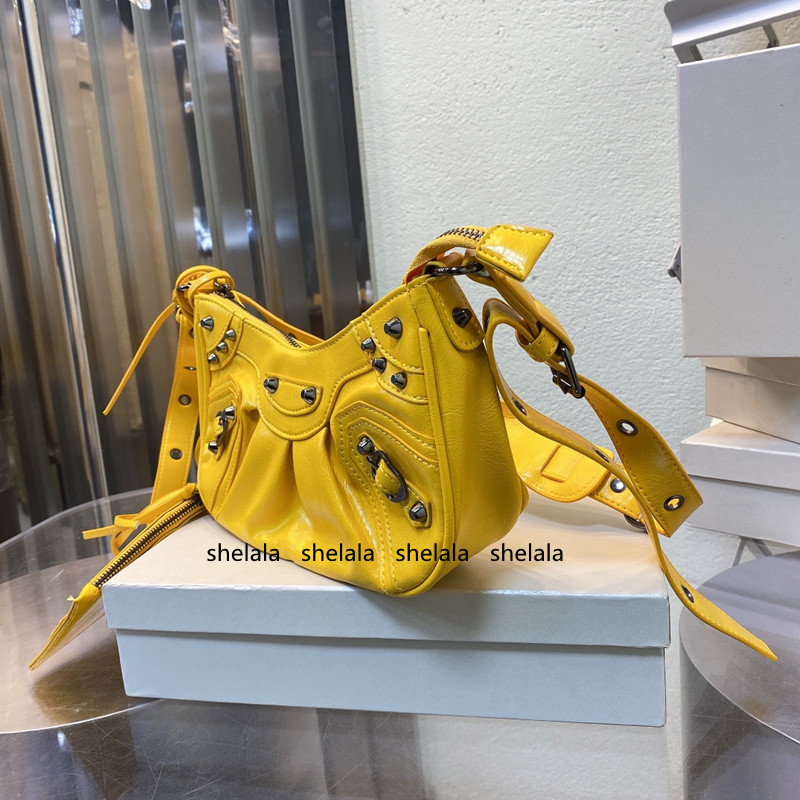 Women Rivet Hobos Shoulder Bags Designer Baguettes Motorcycle Crossbody Bag Fashion Lady Purses Small Totes with Heart Tag Card Hoder high quality, Contact seller
Women Rivet Hobos Shoulder Bags Designer Baguettes Motorcycle Crossbody Bag Fashion Lady Purses Small Totes with Heart Tag Card Hoder high quality, Contact seller