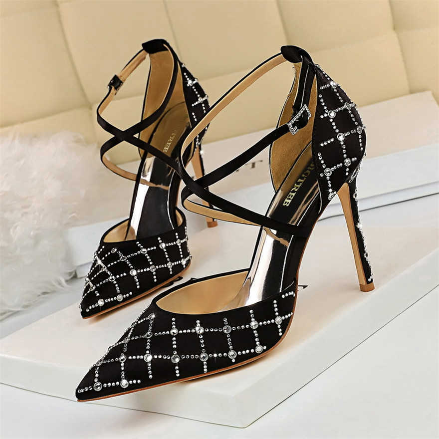 2021 New European Fashion Women Pumps Metal Thin Heels Buckle Sandals Pointed Toe Sexy Party Shoes Women's Shallow Wedding Y0721, Silver
2021 New European Fashion Women Pumps Metal Thin Heels Buckle Sandals Pointed Toe Sexy Party Shoes Women's Shallow Wedding Y0721, Silver