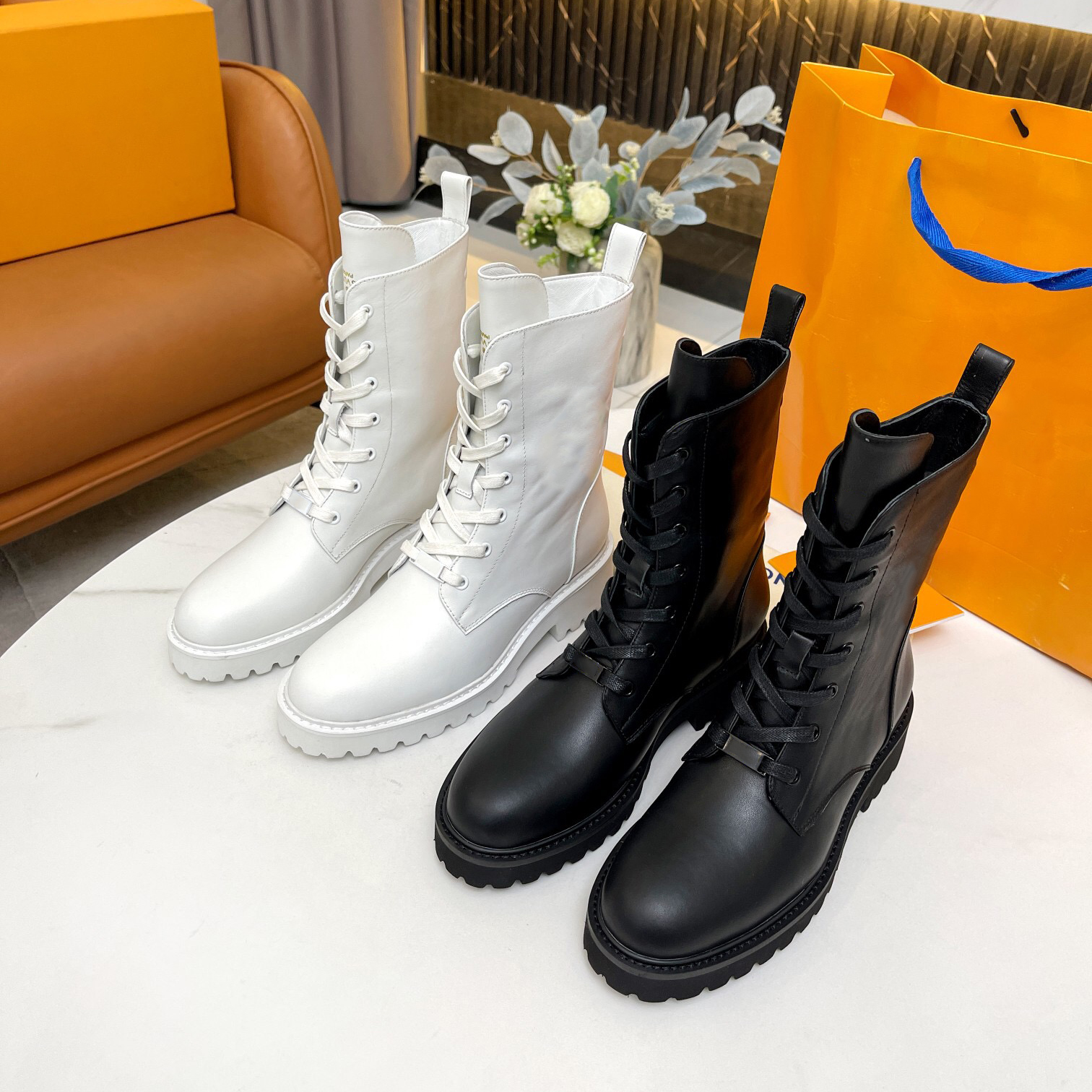 2021 women territory flat ranger Martin boots womens autumn winter platform ankle booties designer luxury ladies thick bottom half bootis box size 35-42
2021 women territory flat ranger Martin boots womens autumn winter platform ankle booties designer luxury ladies thick bottom half bootis box size 35-42