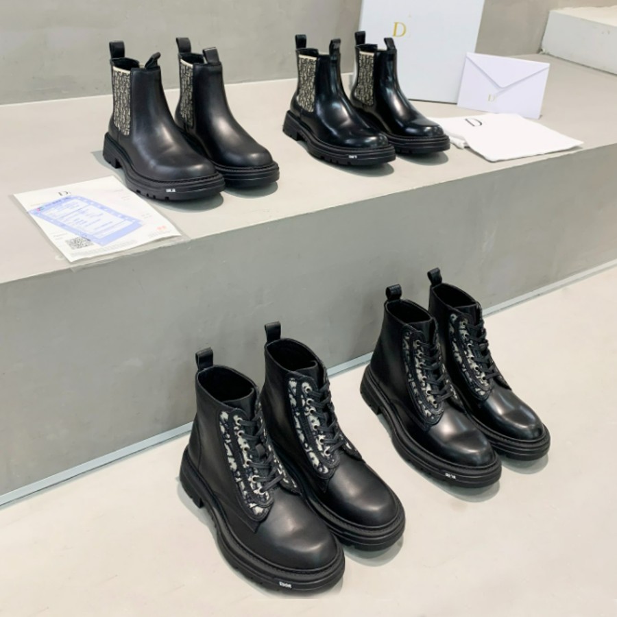 New Women Designer Boots Ladies Short Boot Martin Black corium Knight Design Casual Shoes Luxurys With box size 35-40
New Women Designer Boots Ladies Short Boot Martin Black corium Knight Design Casual Shoes Luxurys With box size 35-40