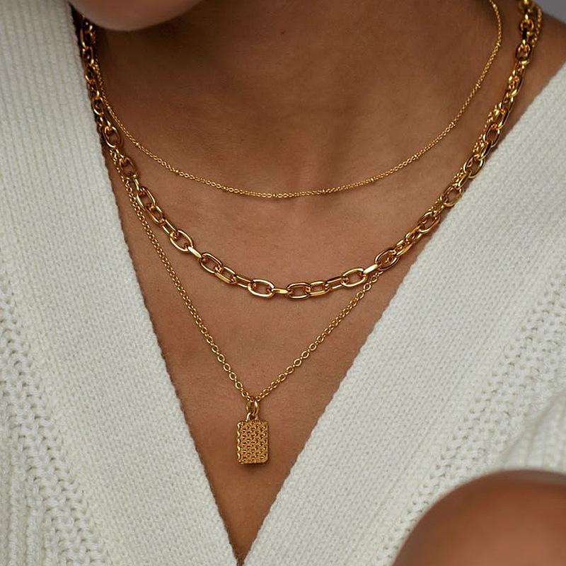 Charms Fashion Ladies Plaid Pendant Necklace Elegant Personality Girl Simple Geometric Embossed Metal Clavicle Chain, Bronze;silver
Charms Fashion Ladies Plaid Pendant Necklace Elegant Personality Girl Simple Geometric Embossed Metal Clavicle Chain, Bronze;silver