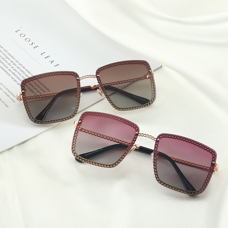 2021 Fashion Sunglasses Metal Frame Men's Sunglassess High Quality Glass Lenses for Men and Women Designers with Original Leather Case Packaging
2021 Fashion Sunglasses Metal Frame Men's Sunglassess High Quality Glass Lenses for Men and Women Designers with Original Leather Case Packaging