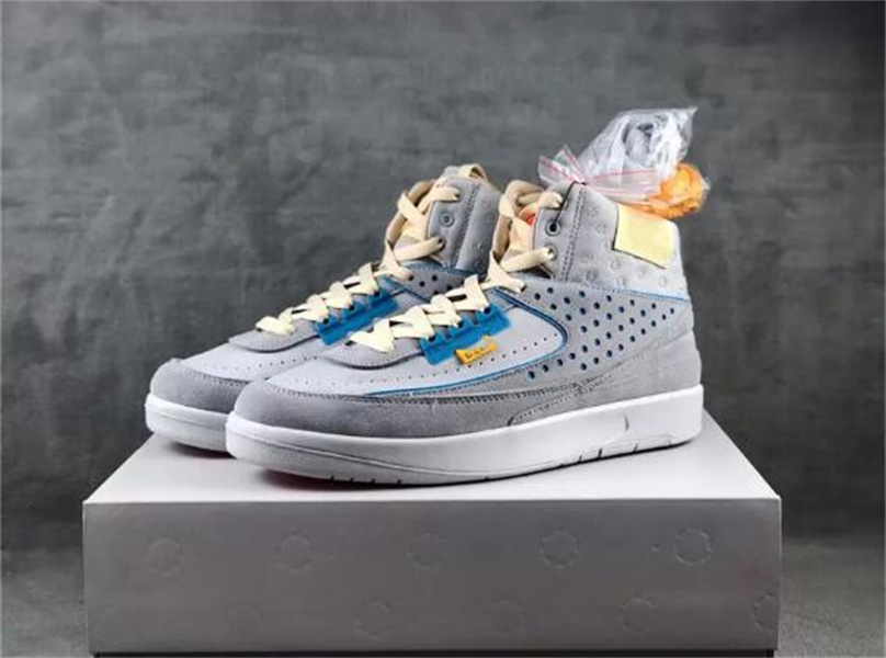 Top Quality Mens Basketball Shoe Union Jumpman 2 Mid Retro Grey Fog Siren Red-Light Smoke Grey Trainers Outdoor Sneaker Sports Rubber sole Size EU40-47.5 With ShoeBox
Top Quality Mens Basketball Shoe Union Jumpman 2 Mid Retro Grey Fog Siren Red-Light Smoke Grey Trainers Outdoor Sneaker Sports Rubber sole Size EU40-47.5 With ShoeBox