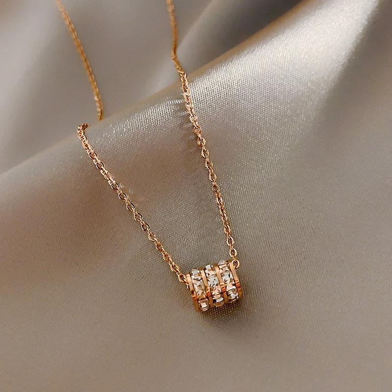 Pendentif Colliers Coréen Simple Simple Strass Cercle Ne fondue pas Fade Titanium Acier Collier Tempérament Femme Bijoux Accessoires