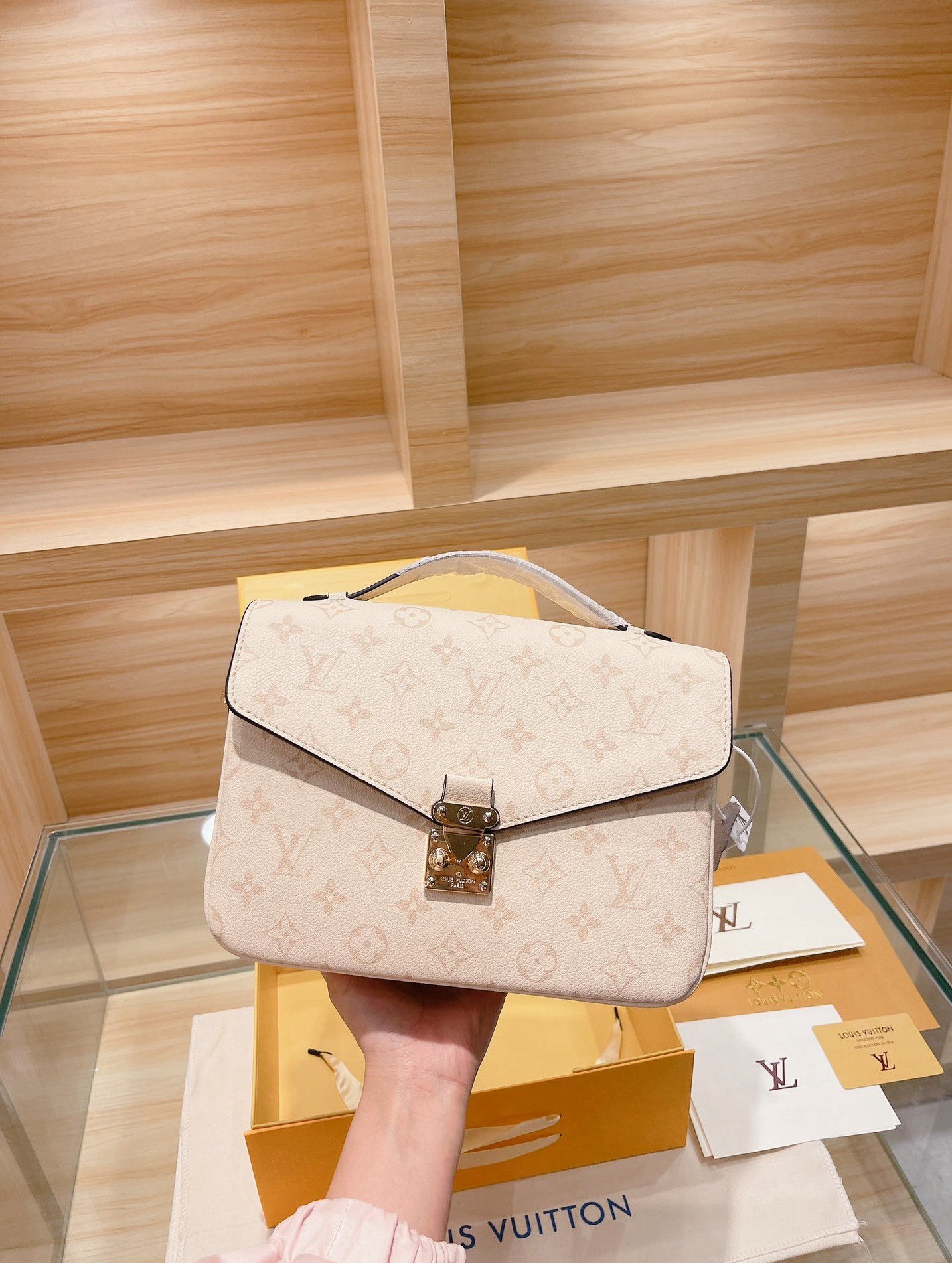 Top Quality 2021 Fashion Brand Leather Women Bags Handbag Luxury Designers Ladies Crossbody Shoulder Purse -L3083, Red;black 
Top Quality 2021 Fashion Brand Leather Women Bags Handbag Luxury Designers Ladies Crossbody Shoulder Purse -L3083, Red;black