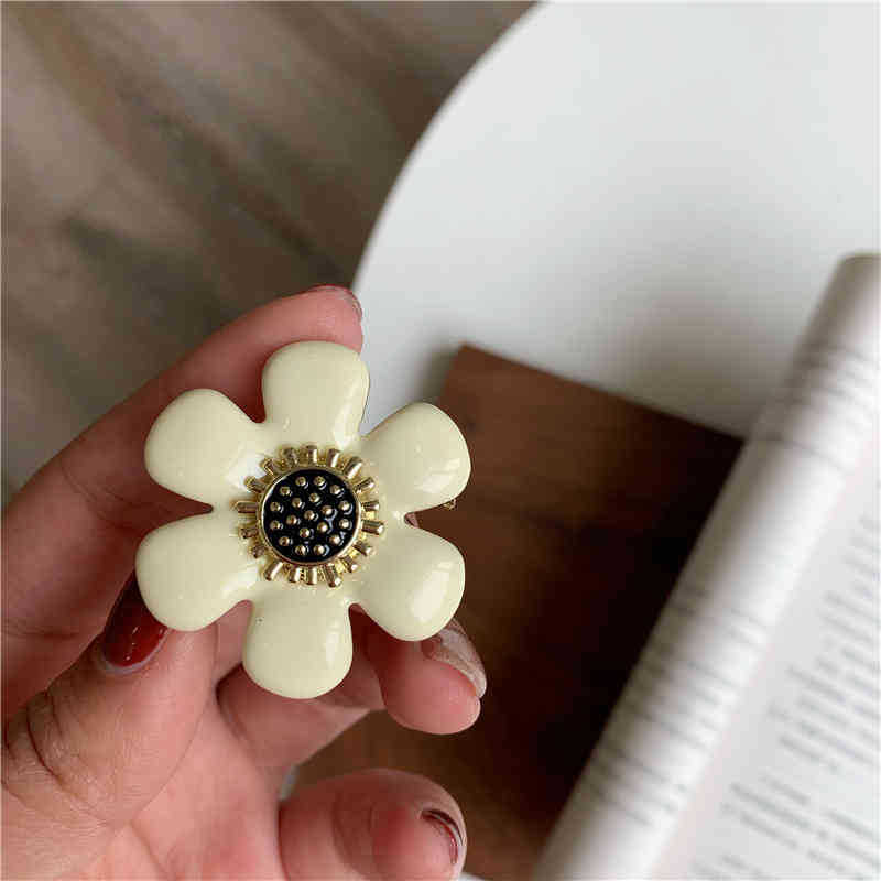 Brooch Korean Resin Flower Temperament Small Fragrance Clothing Accessories Simple and Exquisite 2021