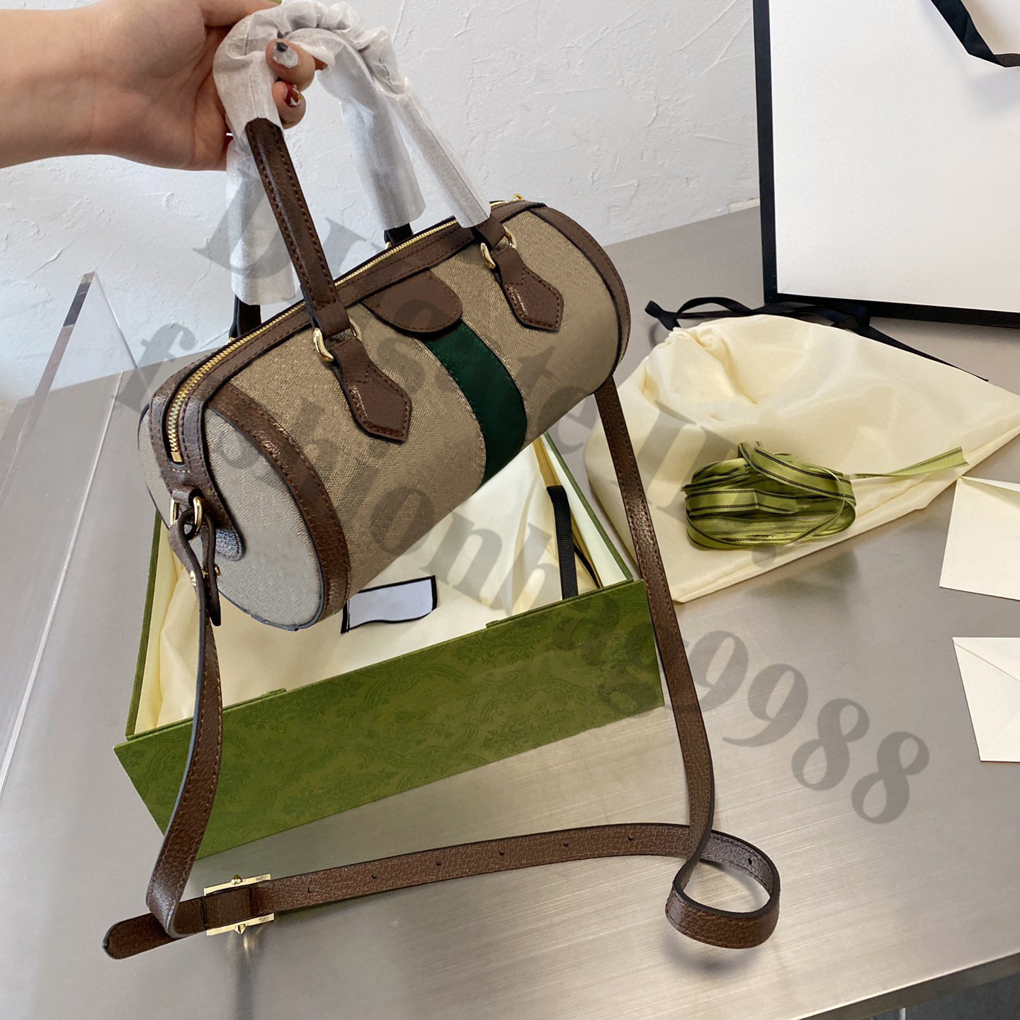 Famous Brand Women Pillow shape Shoulder Crossbody Bags HandBags Real Leather Ladies Luxurious One Side Cross body Barrel Round Bag With Full Letters Woman Handbag, Pic color
Famous Brand Women Pillow shape Shoulder Crossbody Bags HandBags Real Leather Ladies Luxurious One Side Cross body Barrel Round Bag With Full Letters Woman Handbag, Pic color