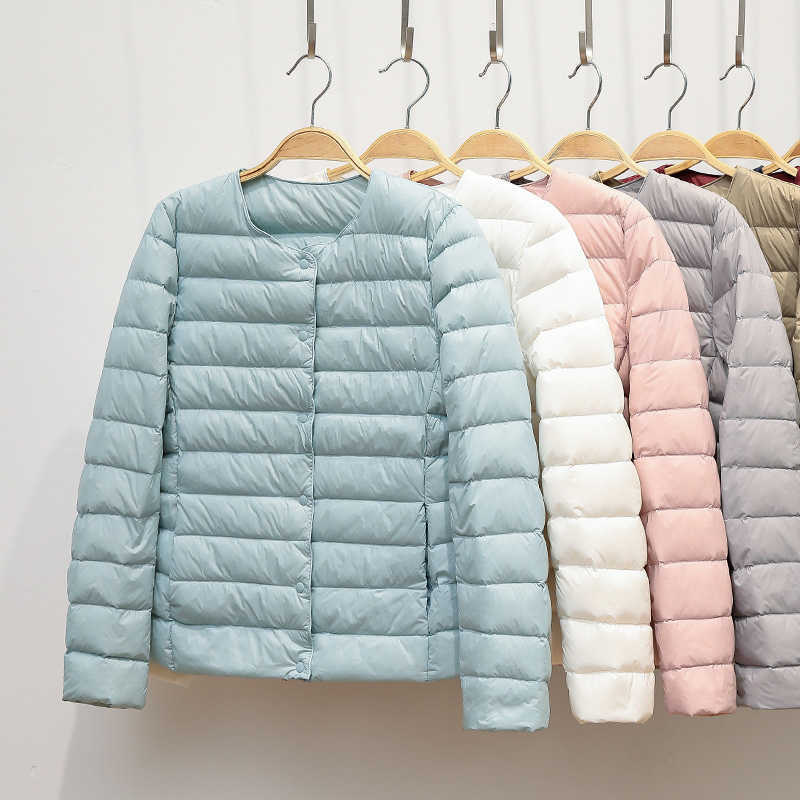 Light Weight Thin Down Jacket Women Short Coats Winter Female Slim Round V-neck Single Breasted Plus Size Outwear Parkas 210602 
Light Weight Thin Down Jacket Women Short Coats Winter Female Slim Round V-neck Single Breasted Plus Size Outwear Parkas 210602