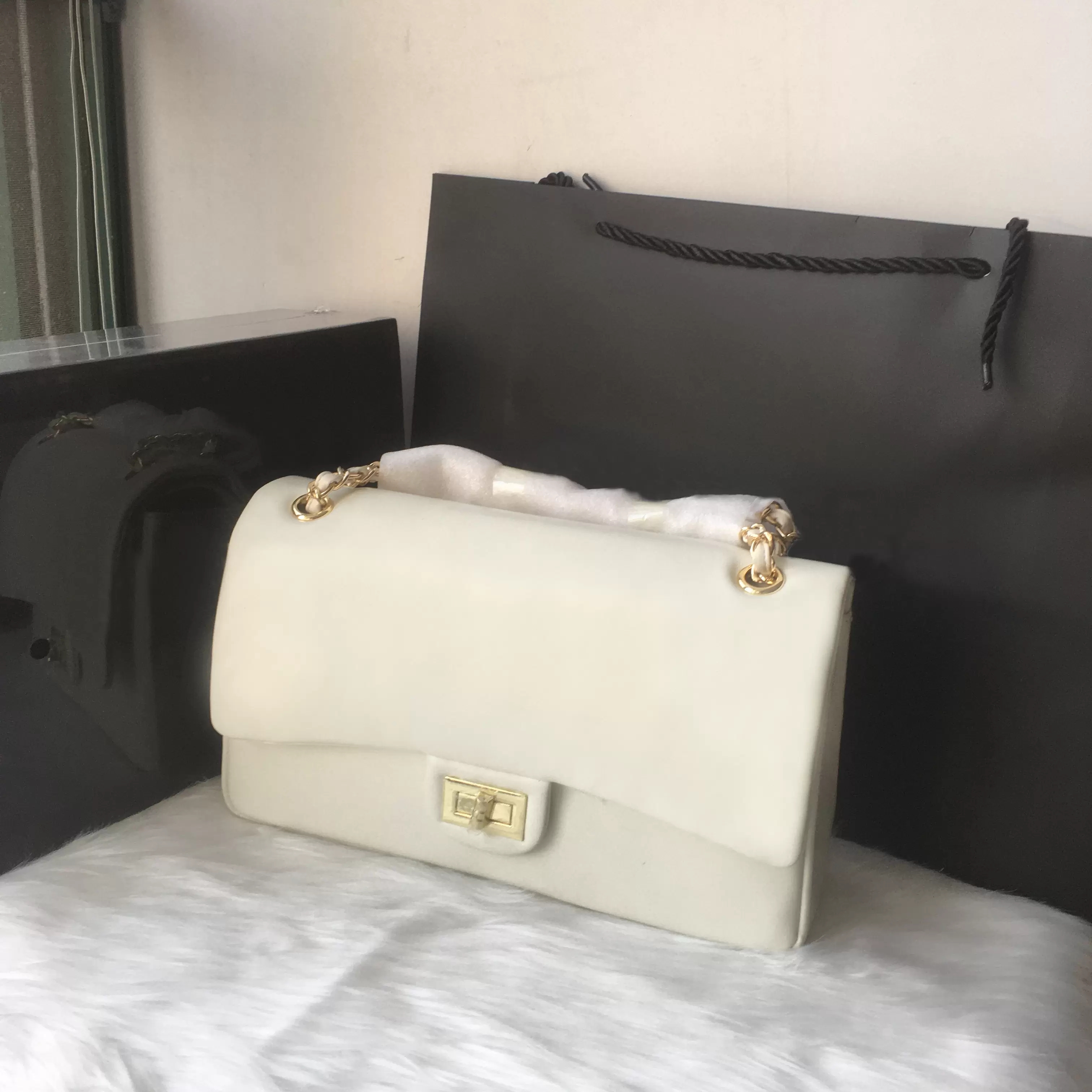 5A++ Designers Women Classic Chain Flap Bags Lady Shoulder Female Crossbody Purses Bag Handbags Official original imported Genuine
5A++ Designers Women Classic Chain Flap Bags Lady Shoulder Female Crossbody Purses Bag Handbags Official original imported Genuine
