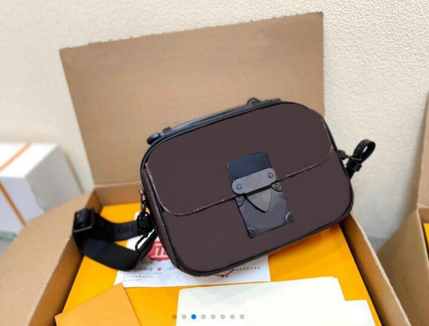 M45806 M45807 Men Women Lock Sling message Bags Genuine leather Cowhide-leather Male canvas Shoulder bag Purse Clutch Crossbody handbags, Black
M45806 M45807 Men Women Lock Sling message Bags Genuine leather Cowhide-leather Male canvas Shoulder bag Purse Clutch Crossbody handbags, Black