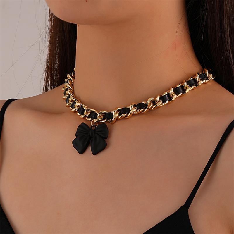 Chokers Encrusted With Diamond Flowers Leather Winding Choker Fashionable Clavicle Chain Necklace
Chokers Encrusted With Diamond Flowers Leather Winding Choker Fashionable Clavicle Chain Necklace