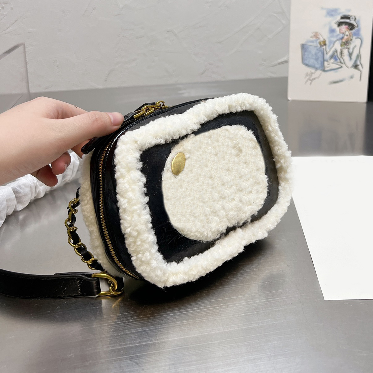 lambs wool bag shoulder Lattice Bags Luxurys Top designers Lady high Quality 2021 Women handbag Fashion handbags mother cossbody letter wallet tote purse chains, No bags
lambs wool bag shoulder Lattice Bags Luxurys Top designers Lady high Quality 2021 Women handbag Fashion handbags mother cossbody letter wallet tote purse chains, No bags