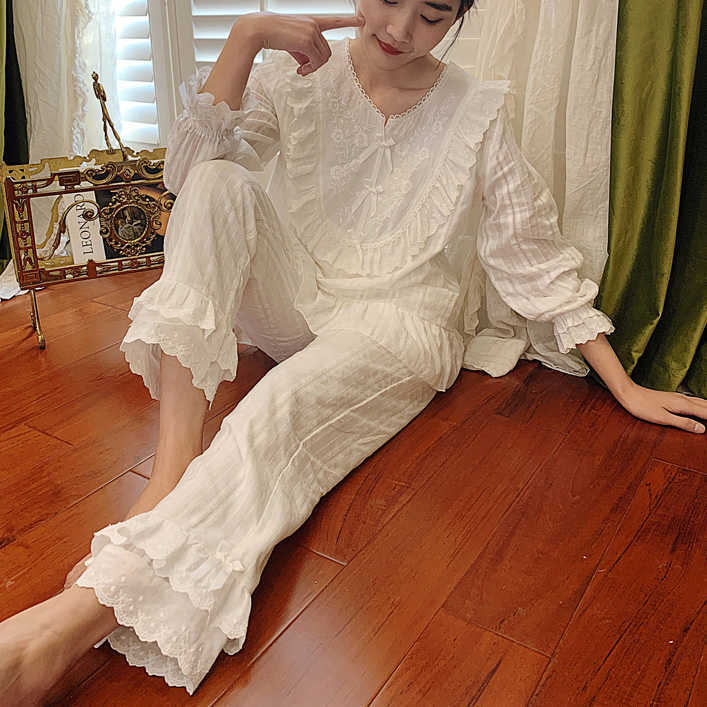 Women's Lolita Pajama Sets.Lace Embroidered Flowers Tops+Long Pants.Vintage Ladies Pyjamas Set.Victorian Sleepwear Loungewear 211007