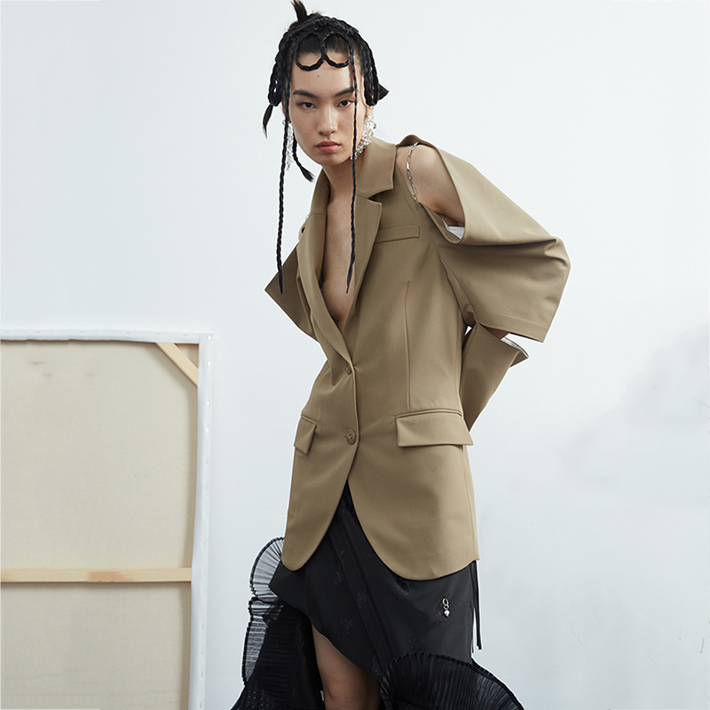 [EAM] Women Khaki Hollow Out Off Shoulder Blazer Lapel Long Sleeve Loose Fit Jacket Fashion Spring Autumn 1DD7058 21512