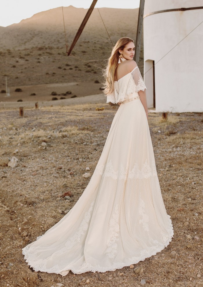 Ivory Lace Wedding Dresses Off The Shoulder Neck Bridal Gowns Short Sleeves A Line Sweep Train Appliqued Vestido De Novia 407