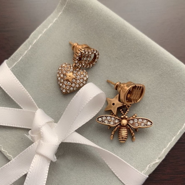 A DITA designer Jewelry 2021 stud earrings brass gilded classic style official reproductions anti allergy birthday present exquisite gift couple Top quality studs
A DITA designer Jewelry 2021 stud earrings brass gilded classic style official reproductions anti allergy birthday present exquisite gift couple Top quality studs