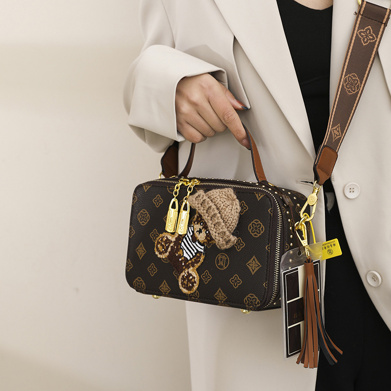 Wholesale factory ladies leather shoulder bag Hong Kong wind classic printed handbags street personalized rivet handbag sweet cute cartoon bear women backpack, Coffee1-1820
Wholesale factory ladies leather shoulder bag Hong Kong wind classic printed handbags street personalized rivet handbag sweet cute cartoon bear women backpack, Coffee1-1820